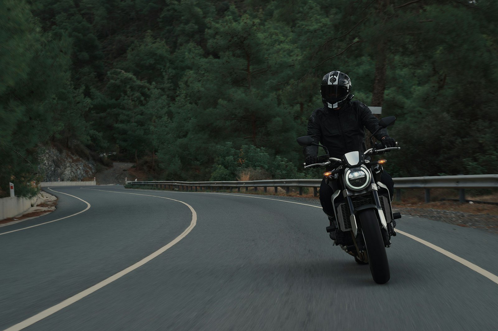 Honda CB650R — photo 1